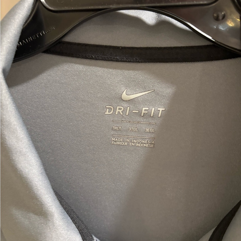 Nike grey Dri-Fit polo shirt size 3XLT. Short sleeve. Embroidered swoosh. - Picture 13 of 14